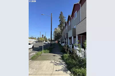 8728 SE Division St, Portland, OR 97266 - Photo 4