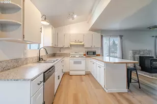 410 SW Broadway St, Mill City, OR 97360 - Photo 14