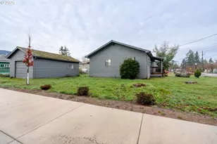 410 SW Broadway St, Mill City, OR 97360 - Photo 24