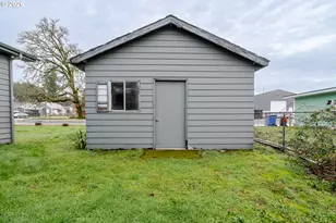 410 SW Broadway St, Mill City, OR 97360 - Photo 26