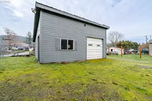 410 SW Broadway St, Mill City, OR 97360 - Photo 30