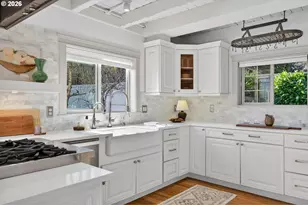 10150 S Riverside Dr, Portland, OR 97219 - Photo 16