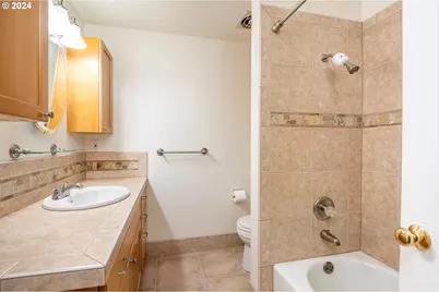 804 NE 174th Ave, Portland, OR 97230 - Photo 16