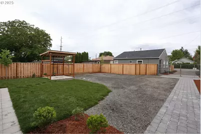 9628 SE Holgate Blvd, Portland, OR 97266 - Photo 12