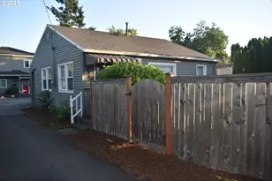 9628 SE Holgate Blvd, Portland, OR 97266 - Photo 14