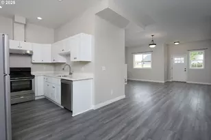 9628 SE Holgate Blvd, Portland, OR 97266 - Photo 8