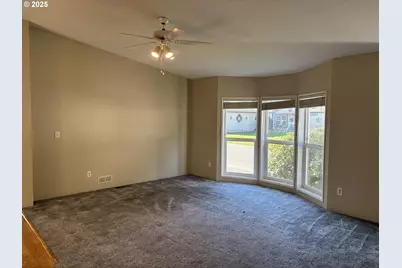 1655 S Elm St #526, Canby, OR 97013 - Photo 4