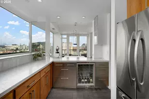 300 NW 8th Ave, Portland, OR 97209 - Photo 8