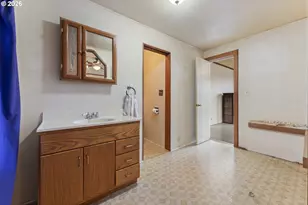 642 Clark St, North Bend, OR 97459 - Photo 14