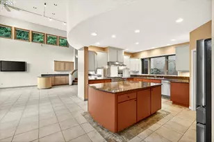 2480 Marylshire Ln, Lake Oswego, OR 97034 - Photo 10