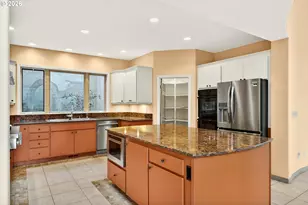 2480 Marylshire Ln, Lake Oswego, OR 97034 - Photo 12