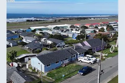 29730 Hillcrest St, Gold Beach, OR 97444 - Photo 2