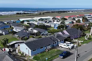 29730 Hillcrest St, Gold Beach, OR 97444 - Photo 2