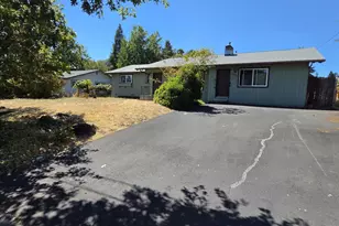 2194 NW Watters St, Roseburg, OR 97471 - Photo 2