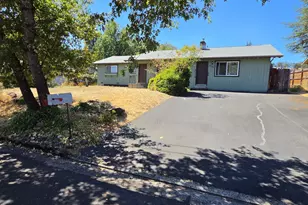 2194 NW Watters St, Roseburg, OR 97471 - Photo 1