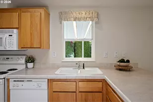 3220 Crescent Ave, Eugene, OR 97408 - Photo 16