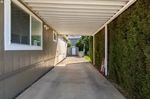 12450 SW Fischer Rd, Portland, OR 97224 - Photo 32