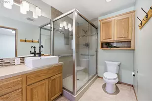 12431 NE Knott St, Portland, OR 97230 - Photo 20