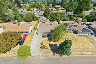 12431 NE Knott St, Portland, OR 97230 - Photo 42