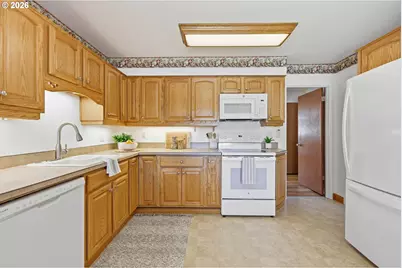 12431 NE Knott St, Portland, OR 97230 - Photo 14