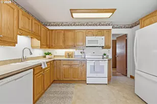 12431 NE Knott St, Portland, OR 97230 - Photo 14