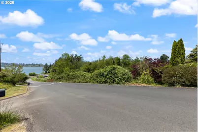 70 SE Yaquina View Dr, Newport, OR 97365 - Photo 8