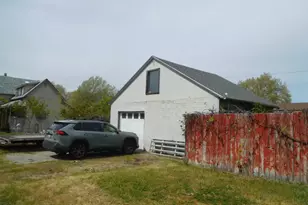 104 SW 6th Ave, Milton-Freewater, OR 97862 - Photo 4