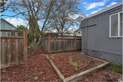 1800 Lakewood Ct, Eugene, OR 97402 - Photo 32