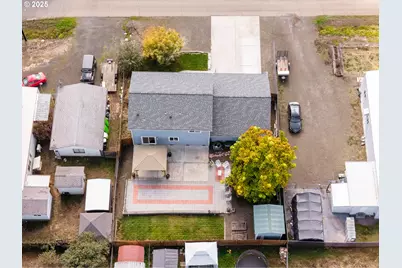 890 SE Thompson Ave, Winston, OR 97496 - Photo 40