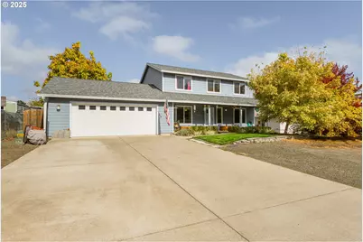890 SE Thompson Ave, Winston, OR 97496 - Photo 2