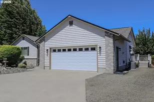 117 NW Romayo Ct, Winston, OR 97496 - Photo 2