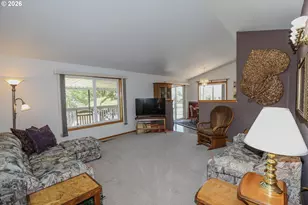 117 NW Romayo Ct, Winston, OR 97496 - Photo 6