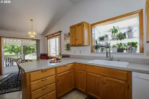117 NW Romayo Ct, Winston, OR 97496 - Photo 12