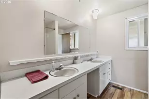 2494 38th St, Springfield, OR 97477 - Photo 16