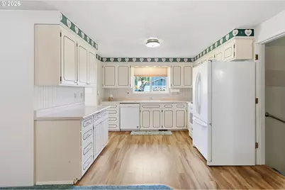 2494 38th St, Springfield, OR 97477 - Photo 10