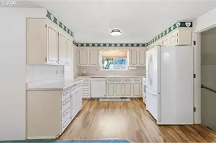 2494 38th St, Springfield, OR 97477 - Photo 10