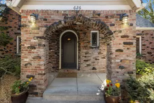 626 SW Comus Ct, Portland, OR 97219 - Photo 2