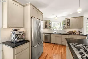 626 SW Comus Ct, Portland, OR 97219 - Photo 8