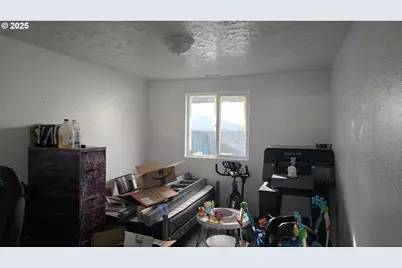 676 58th St, Springfield, OR 97478 - Photo 20