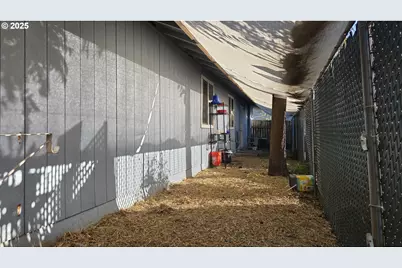 676 58th St, Springfield, OR 97478 - Photo 28