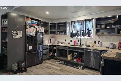 676 58th St, Springfield, OR 97478 - Photo 12