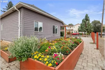 306 Pine St, Albany, OR 97321 - Photo 4