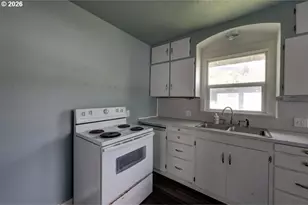308 1st St, Garibaldi, OR 97118 - Photo 10