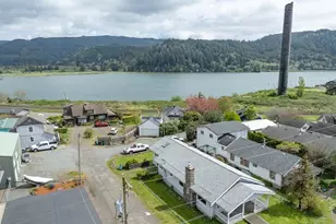 308 1st St, Garibaldi, OR 97118 - Photo 2