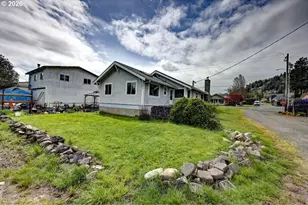 308 1st St, Garibaldi, OR 97118 - Photo 28