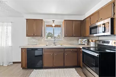 756 NW 1st Ave, Milton-Freewater, OR 97862 - Photo 14