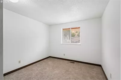 756 NW 1st Ave, Milton-Freewater, OR 97862 - Photo 16