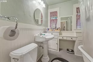 706 W B St, Rainier, OR 97048 - Photo 14