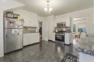 706 W B St, Rainier, OR 97048 - Photo 12