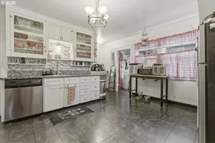 706 W B St, Rainier, OR 97048 - Photo 14